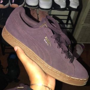 Burgundy pumas